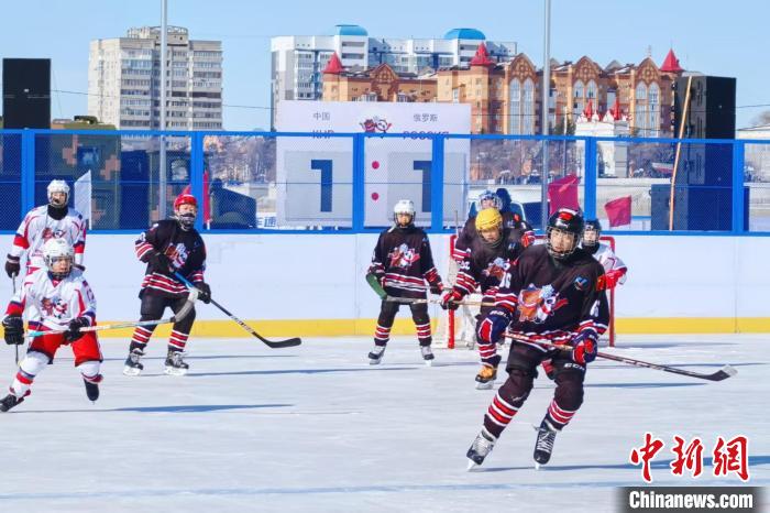 江面跨境冬季赛事点燃中俄冰雪热潮，深化体育