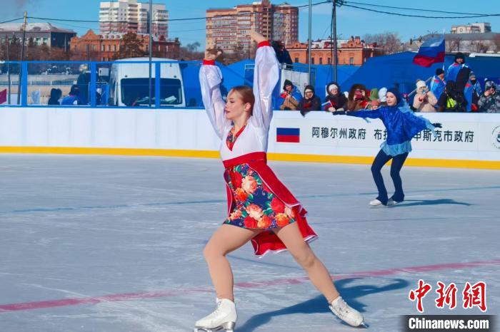 江面跨境冬季赛事点燃中俄冰雪热潮，深化体育