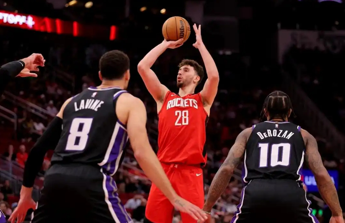 火箭强势碾压公牛 篮板优