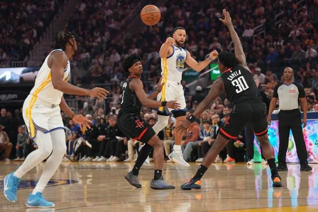 库里替补出战火箭半场反超勇士