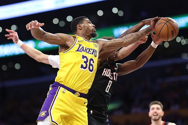 斯马特攻防两全能助湖人赢球 但失误成隐患