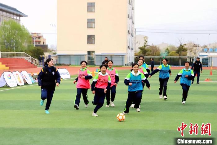 陕西公益足球课走进朱鹮之乡洋县：在乡村学校